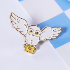 Harry Potter Series Hedwig and Golden Snitch Badge
